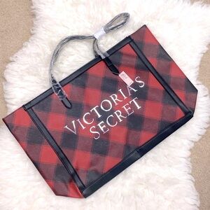 NWT Victoria’s Secret Tote Women's Bag Holiday Plaid Red Black Designed Nicely !